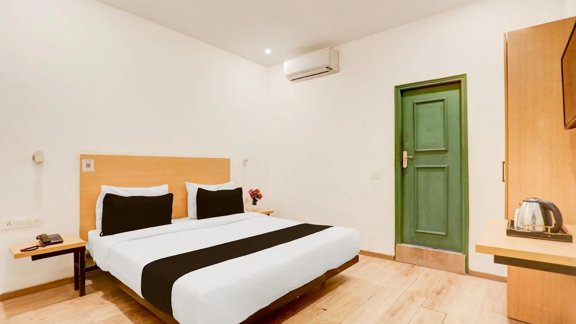 Super Townhouse Sector 64 Near Worldmark Gurugram Formerly Vero Gurgaon 4*,  India