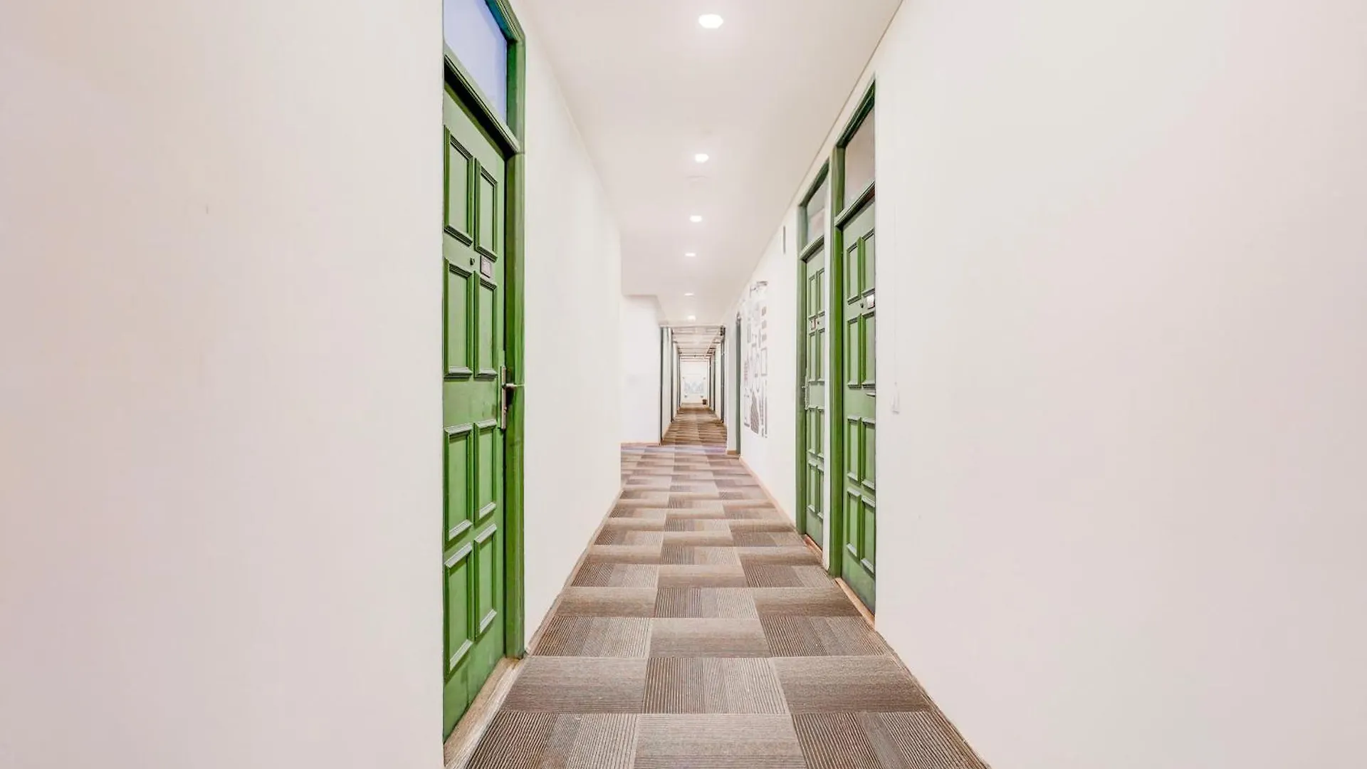 Super Townhouse Sector 64 Near Worldmark Gurugram Formerly Vero Gurgaon